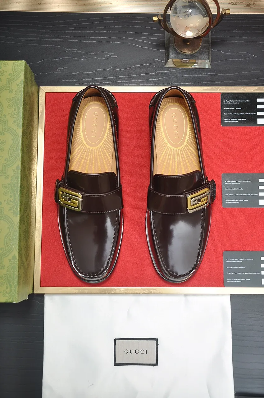 Men's shoes💰580💶Italy's top luxury men's shoe giant (GUCCI) (Gucci) (full cowhide lining) new arrival🍃Original European style🔰 Pleasant to the eye😍In order to make the shoes more durable and non-deformable🌀The production continues to follow traditional methods but there is still no lack of innovation💪Choose original sheepskin for the leather♻️ Smooth and natural And extra bright ⭐Made of imported cowhide, the first choice of rich people 38-45 (45 customized)